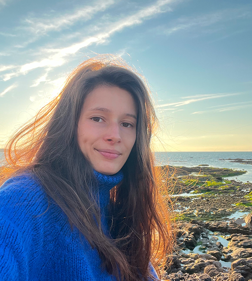 Charlotte, graphiste freelance et fondatrice de Sowilo Studio aux Sables-d’Olonne